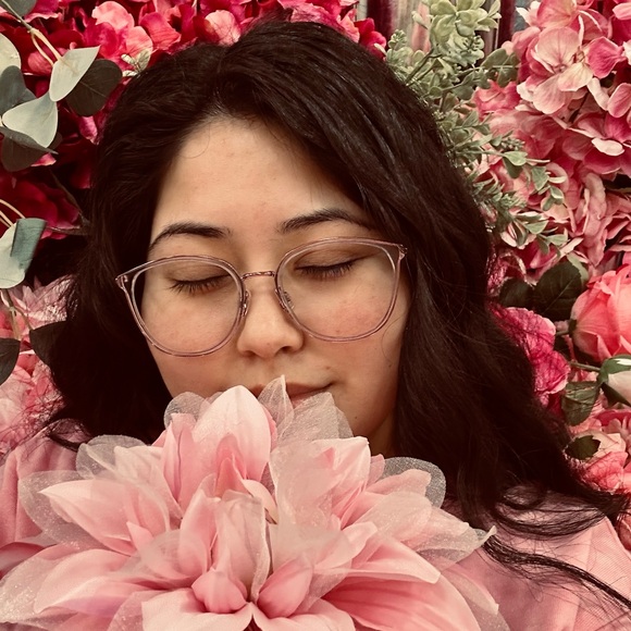 Meet your Posher, Reyna ! - Picture 1 of 7